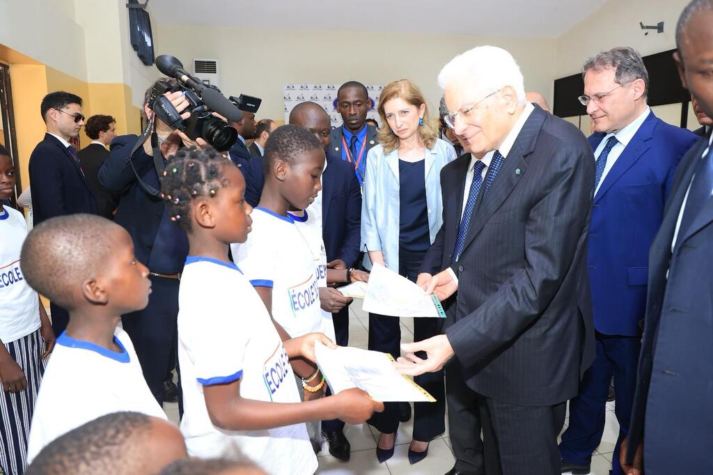 O Presidente Mattarella visita a Comunidade de Sant'Egidio em Abidjan: 